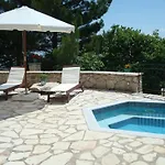 מלון דירות Merlot Village 4*