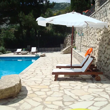 Merlot Village Kariá